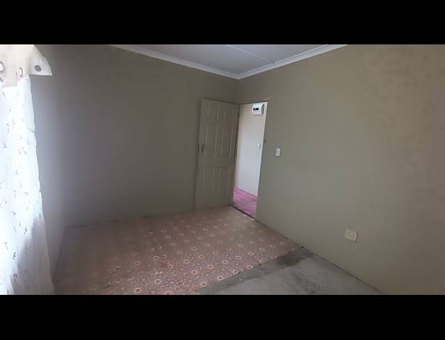 3 BEDROOM FREEHOLD FOR SALE IN SHALLCROSS
